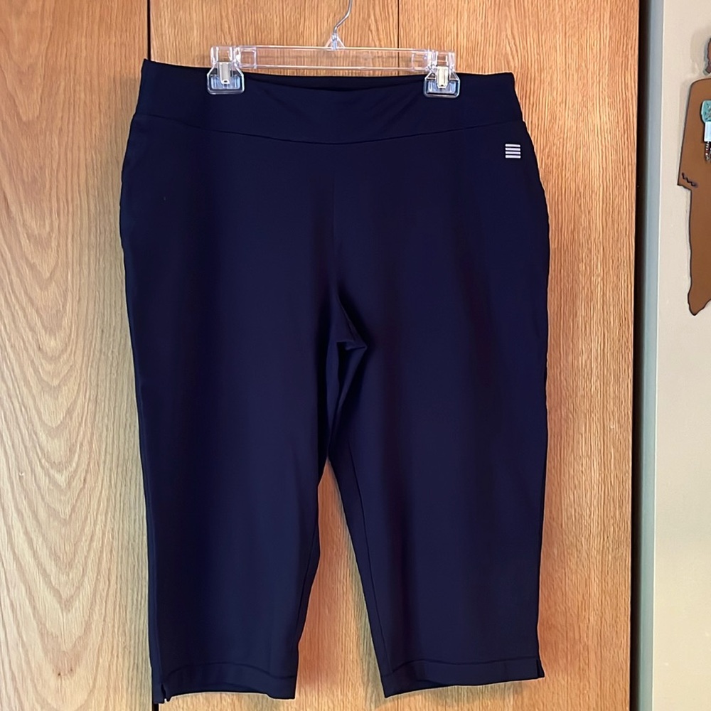 Lands’ End black pull on XL 18 - 20 women’s stretch Bermuda shorts 2 pockets EUC